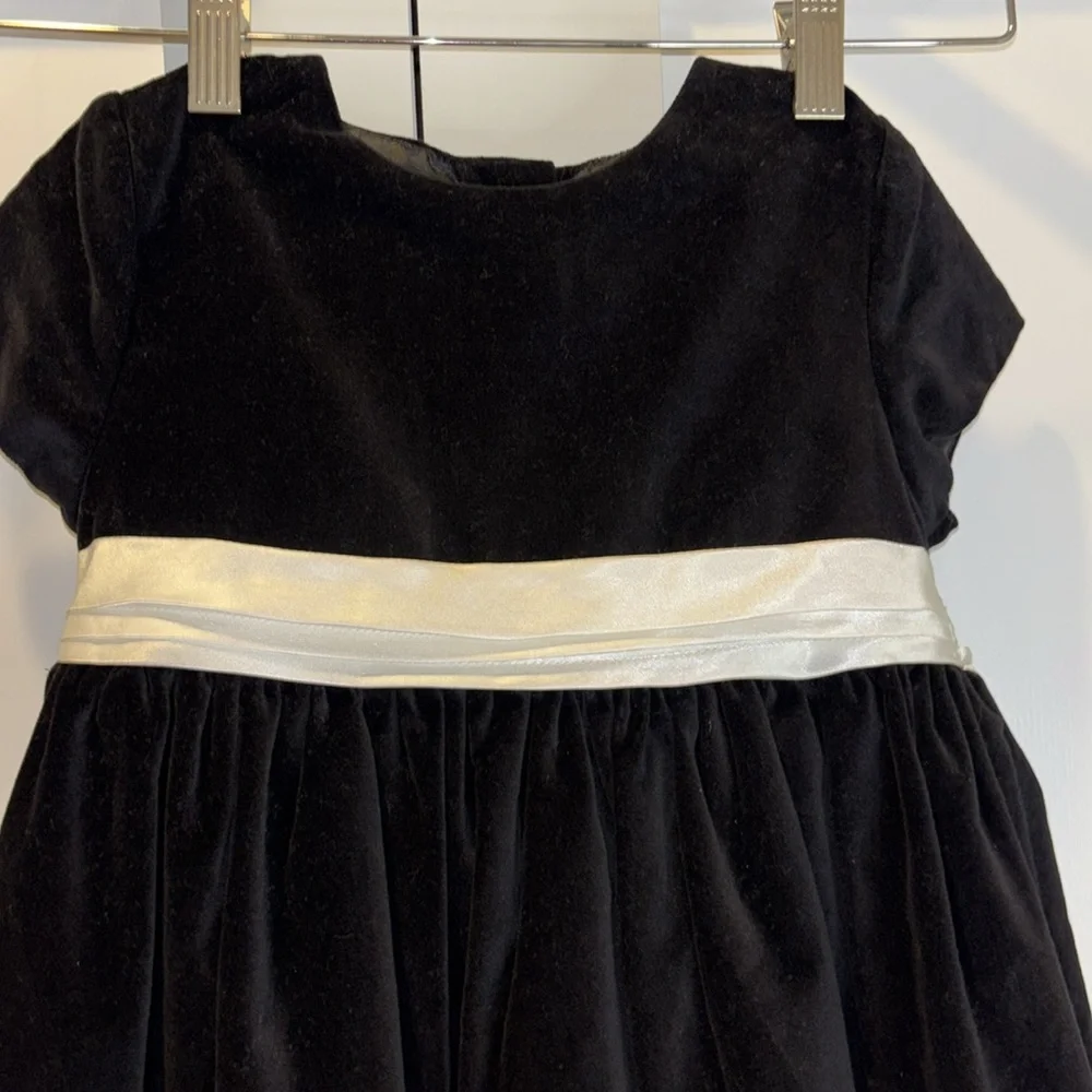 Samantha Says Black Velvet Dress 100% Cotton white satin sash Size 4